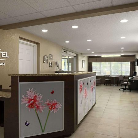 Microtel Inn & Suites By Wyndham Mineral Wells/Parkersburg Екстериор снимка