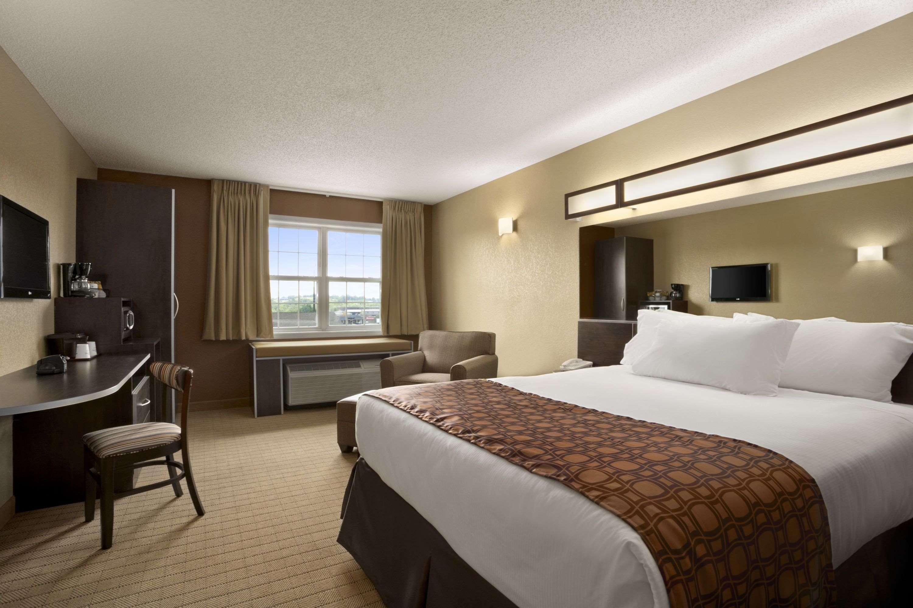 Microtel Inn & Suites By Wyndham Mineral Wells/Parkersburg Екстериор снимка