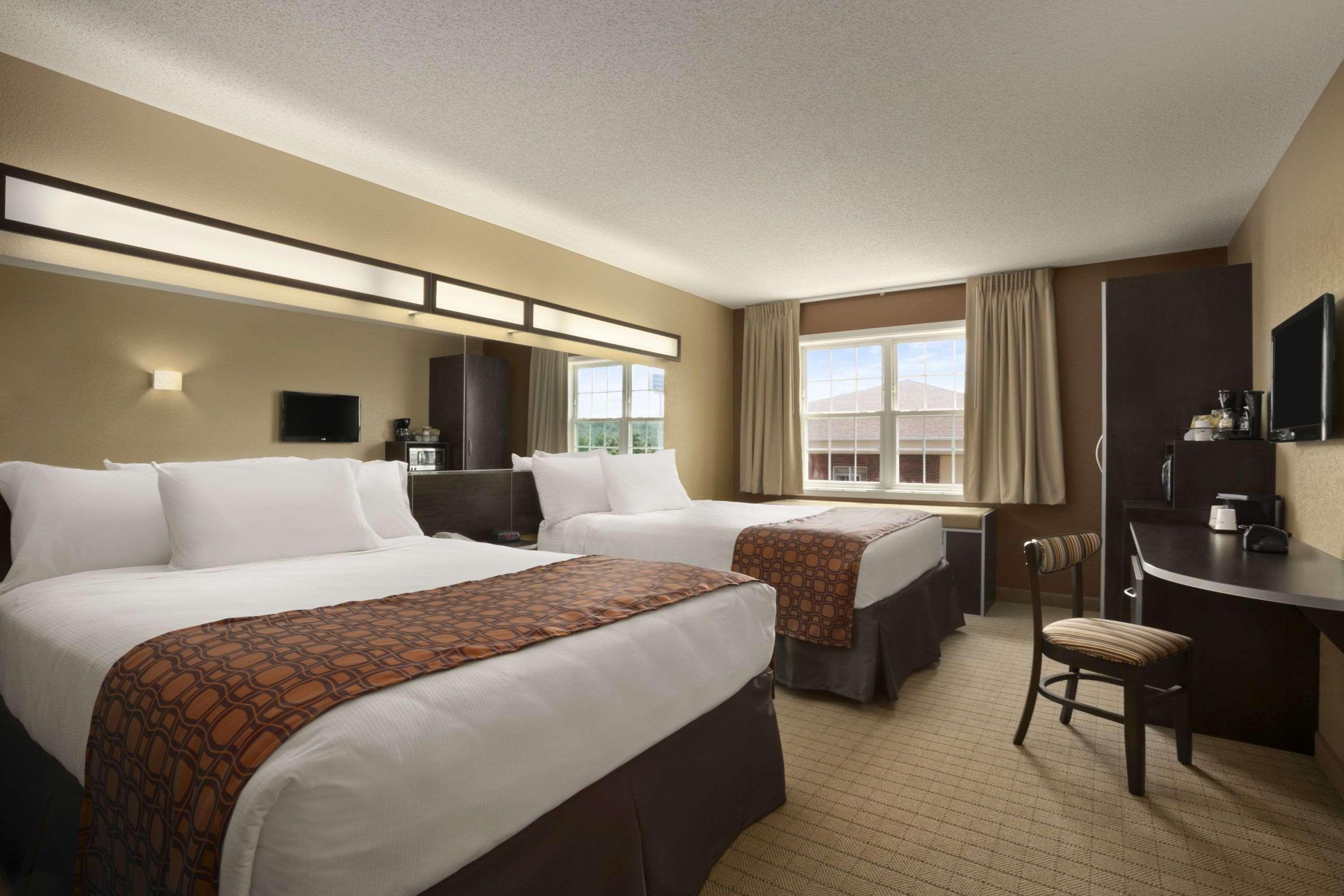 Microtel Inn & Suites By Wyndham Mineral Wells/Parkersburg Екстериор снимка