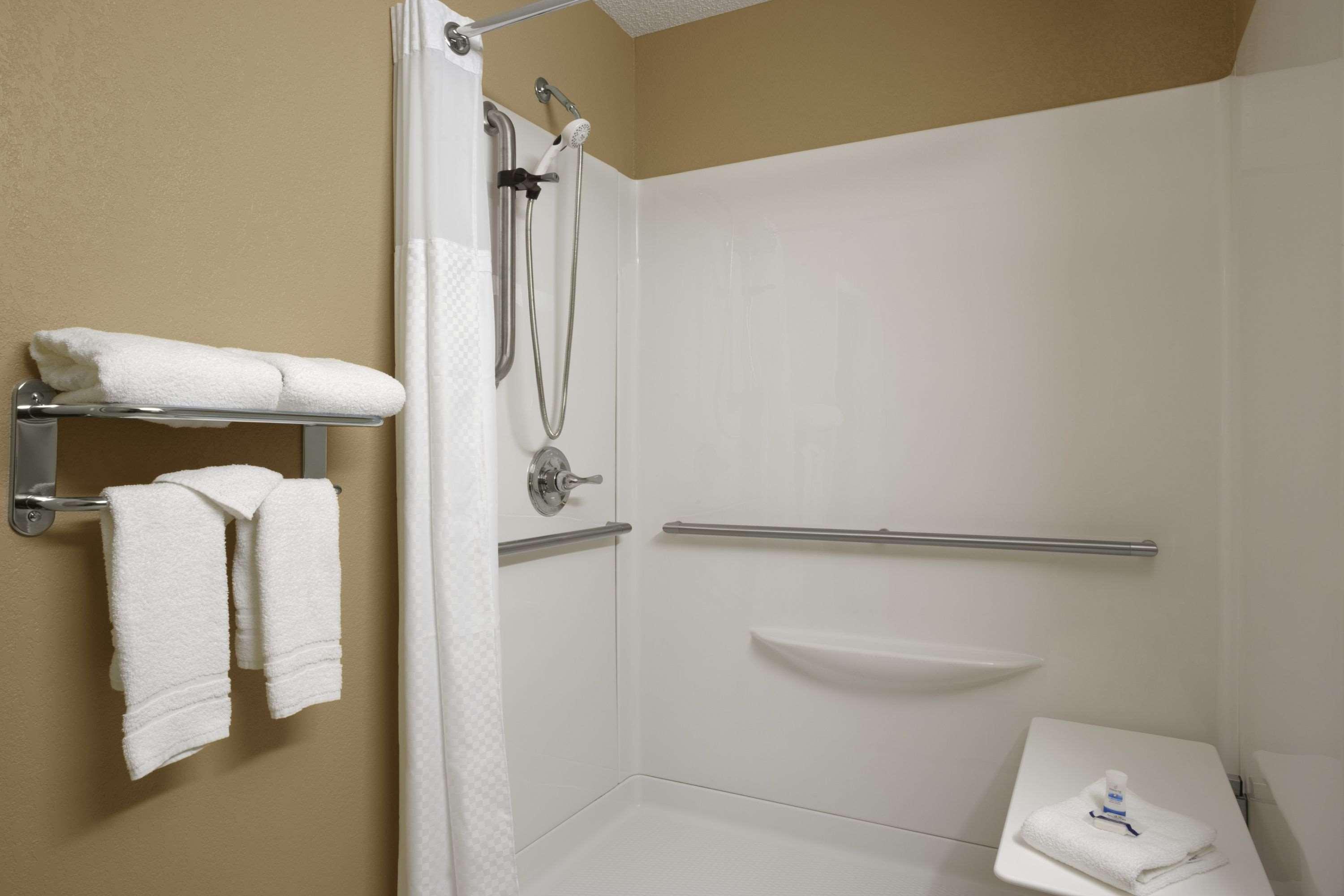 Microtel Inn & Suites By Wyndham Mineral Wells/Parkersburg Екстериор снимка