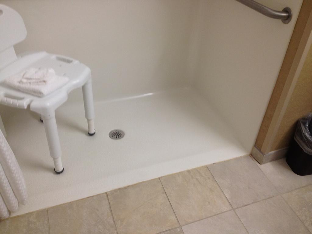 Microtel Inn & Suites By Wyndham Mineral Wells/Parkersburg Екстериор снимка