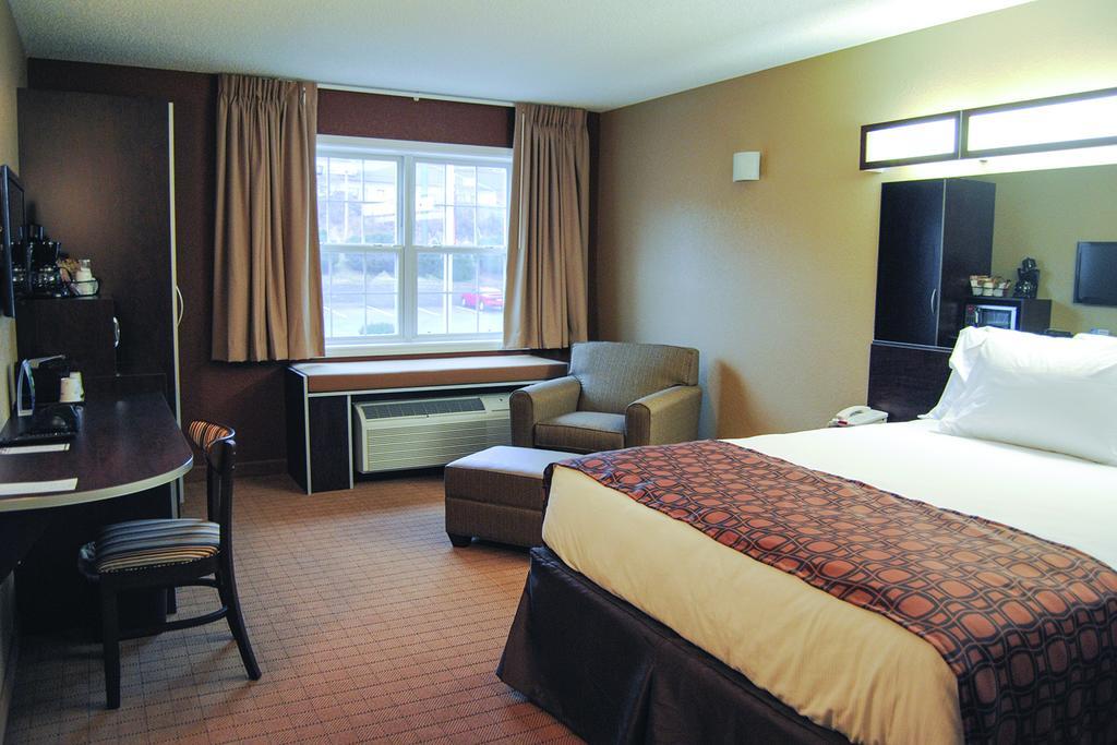 Microtel Inn & Suites By Wyndham Mineral Wells/Parkersburg Екстериор снимка