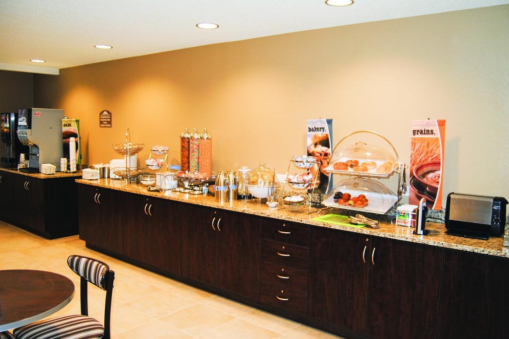 Microtel Inn & Suites By Wyndham Mineral Wells/Parkersburg Екстериор снимка