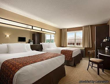 Microtel Inn & Suites By Wyndham Mineral Wells/Parkersburg Екстериор снимка