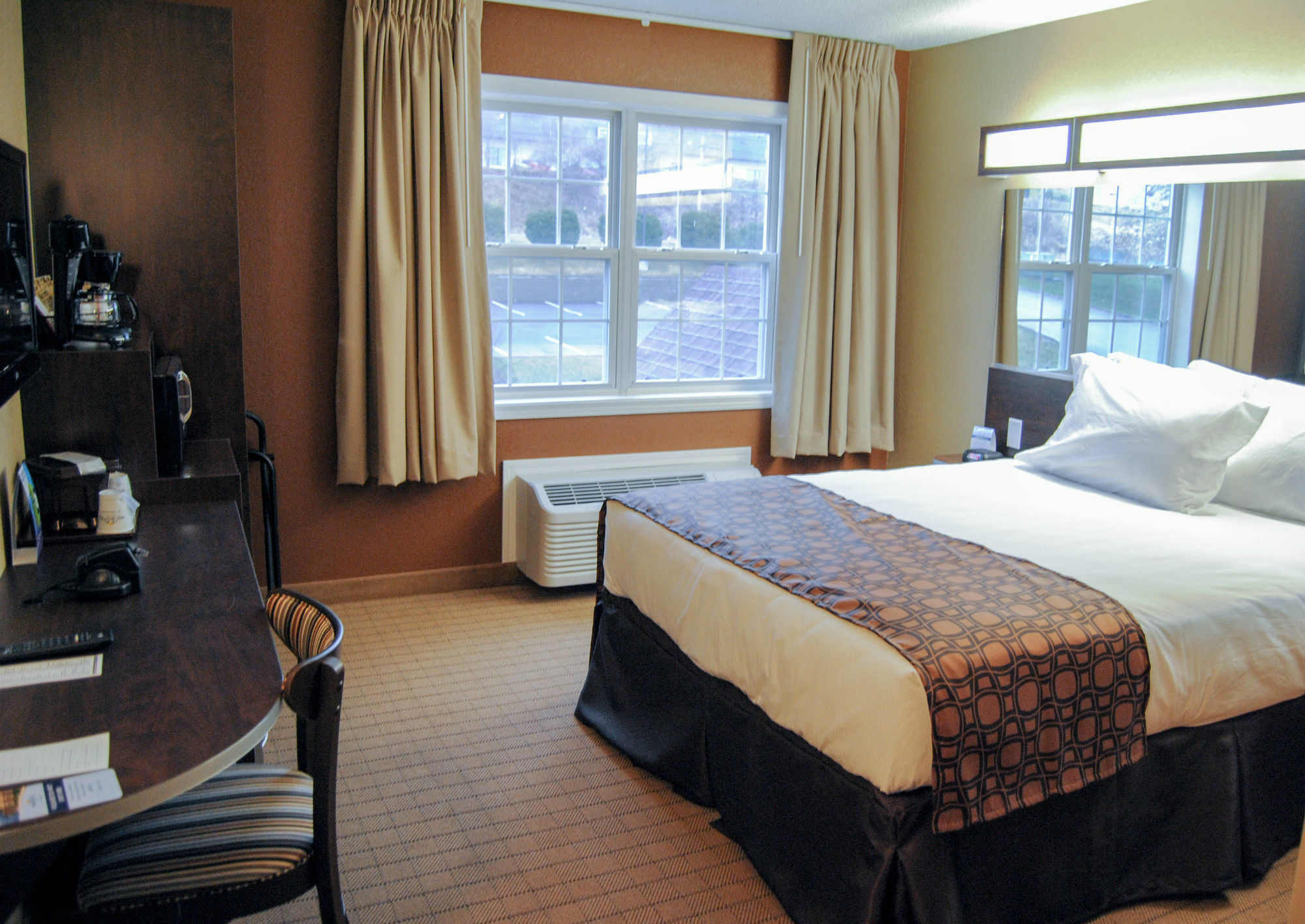 Microtel Inn & Suites By Wyndham Mineral Wells/Parkersburg Екстериор снимка